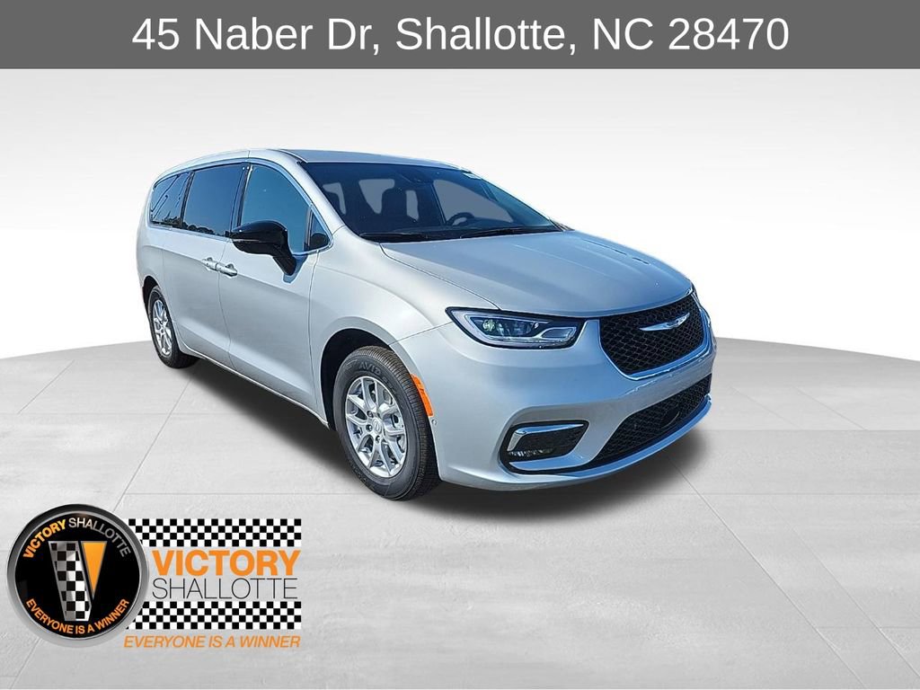 New 2026 Chrysler Pacifica Select