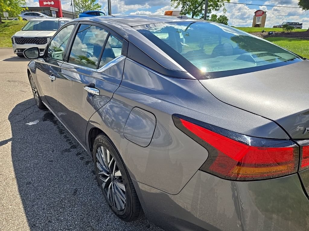Used 2024 Nissan Altima 2.5 SV FWD image 6