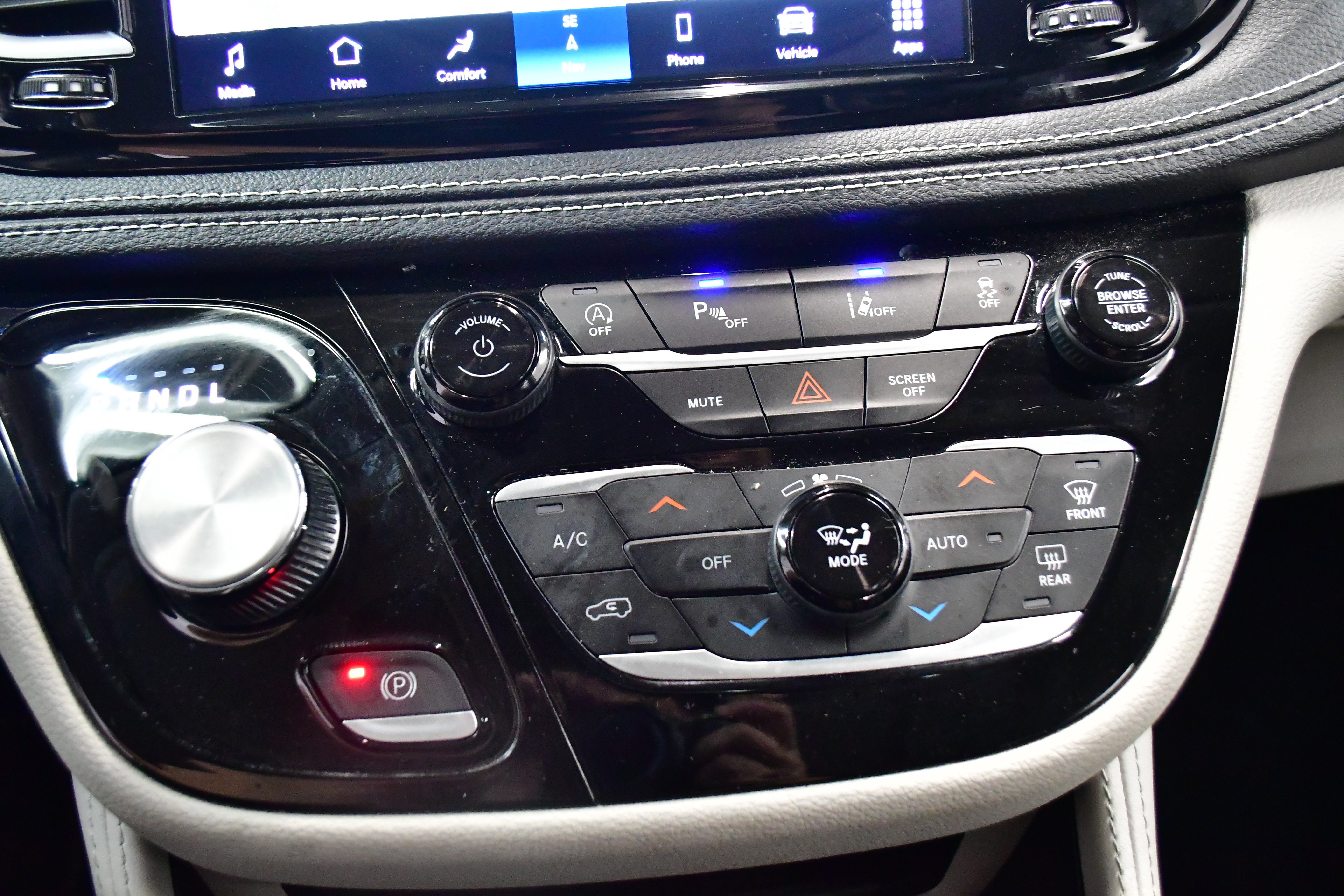 Used 2023 Chrysler Pacifica Limited FWD image 30