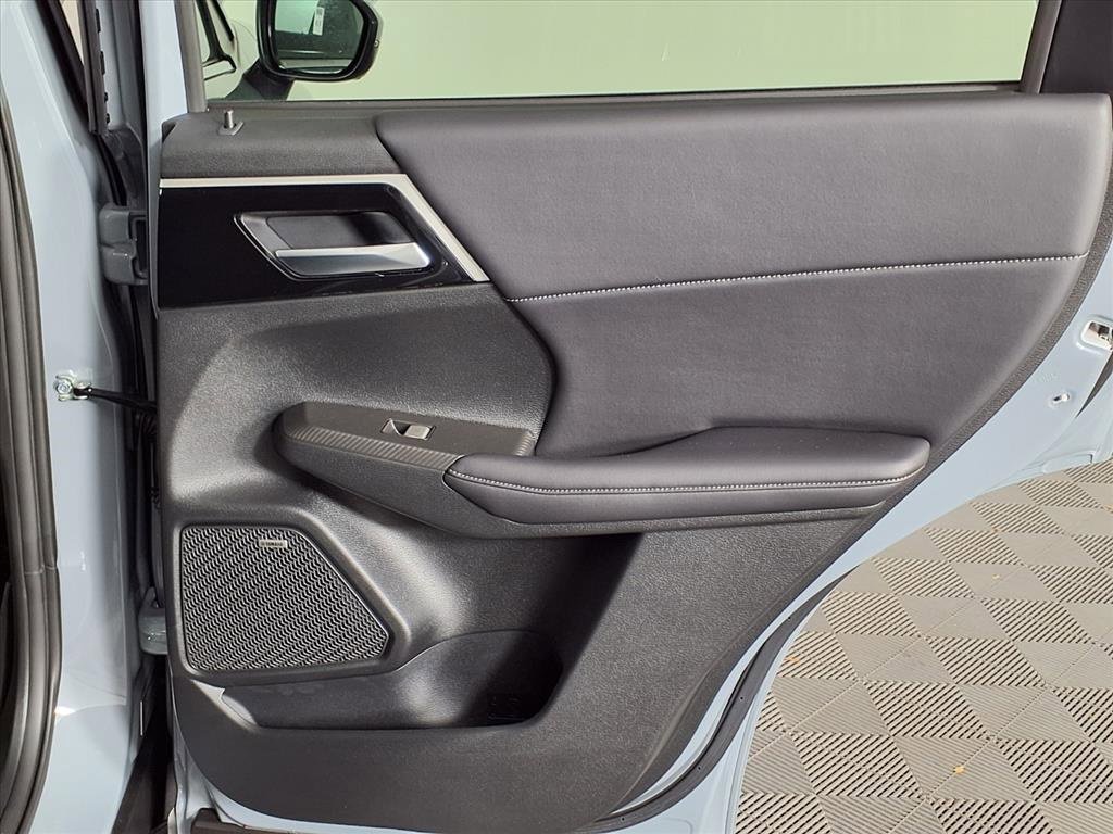 New 2025 Mitsubishi Outlander SE image 10
