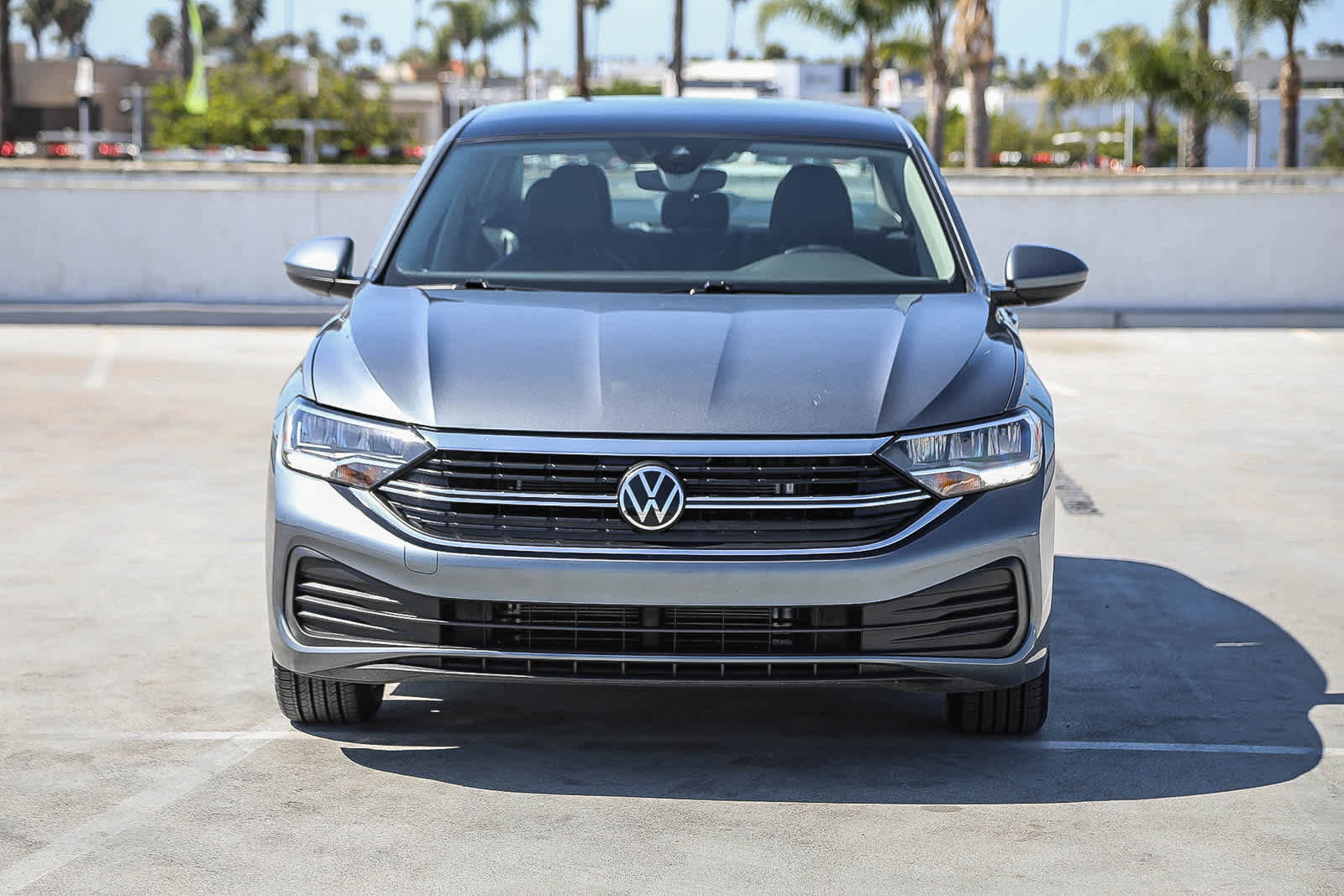 Used 2024 Volkswagen Jetta SE FWD image 3