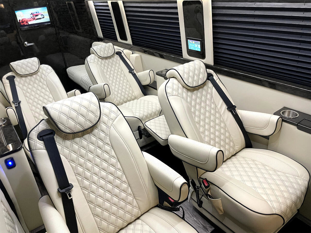 Used 2024 Mercedes-Benz Sprinter 3500 image 2