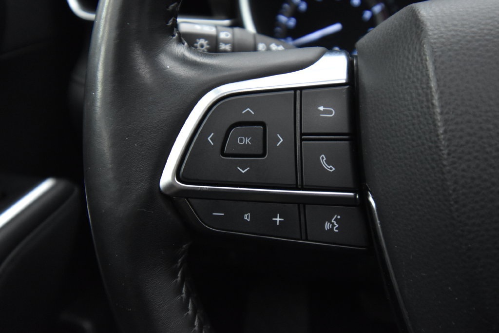 Used 2020 Toyota Highlander XLE AWD/4WD image 32