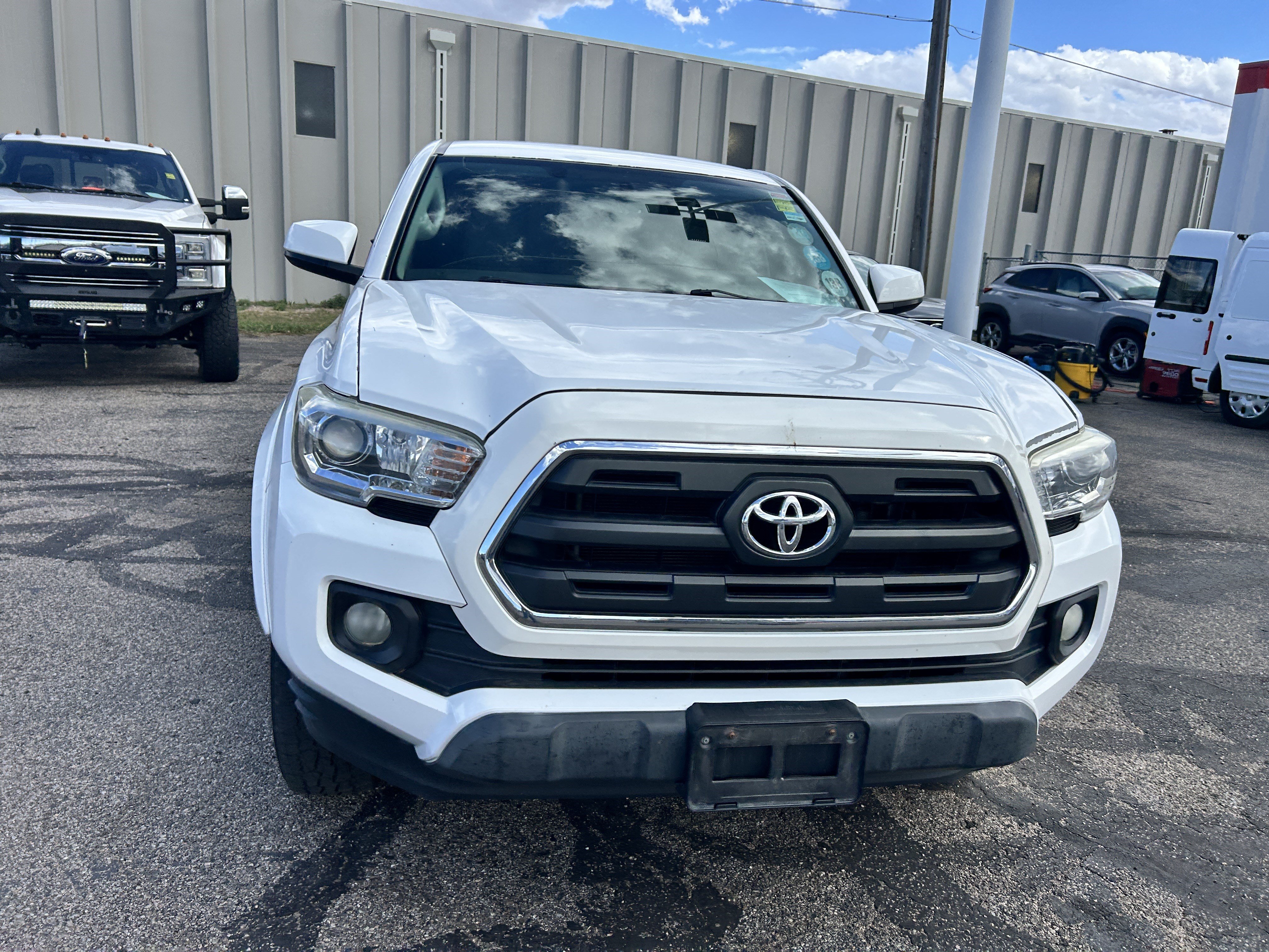 Used 2016 Toyota Tacoma SR5 w/ SR5 Appearance Package (SN) RWD image 8