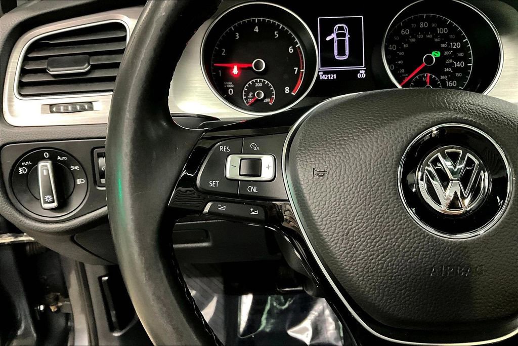 Used 2016 Volkswagen Golf SE FWD image 11