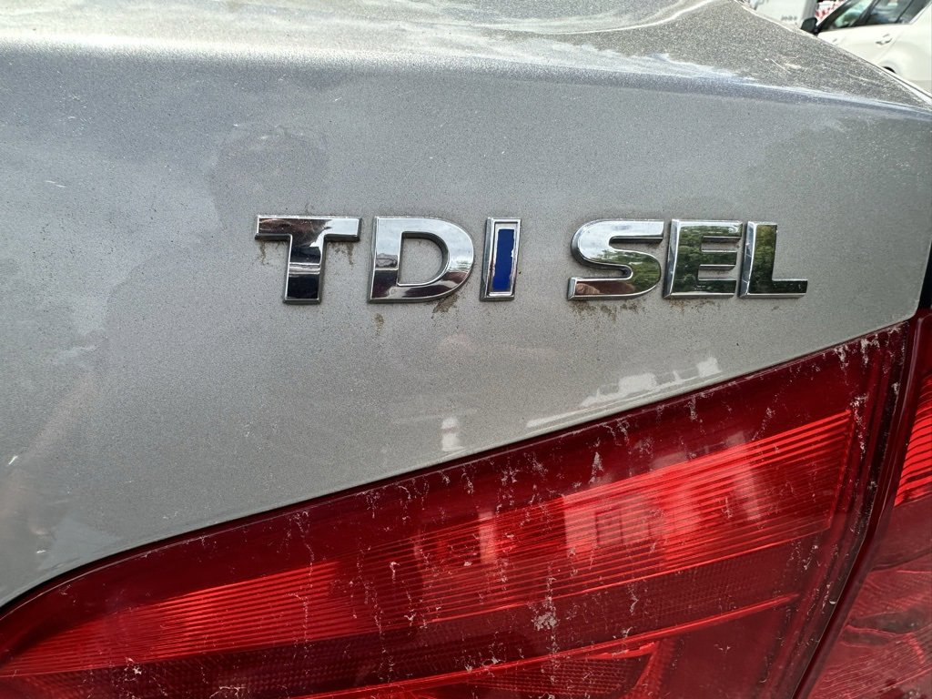 Used 2012 Volkswagen Passat TDI SEL Premium FWD image 4