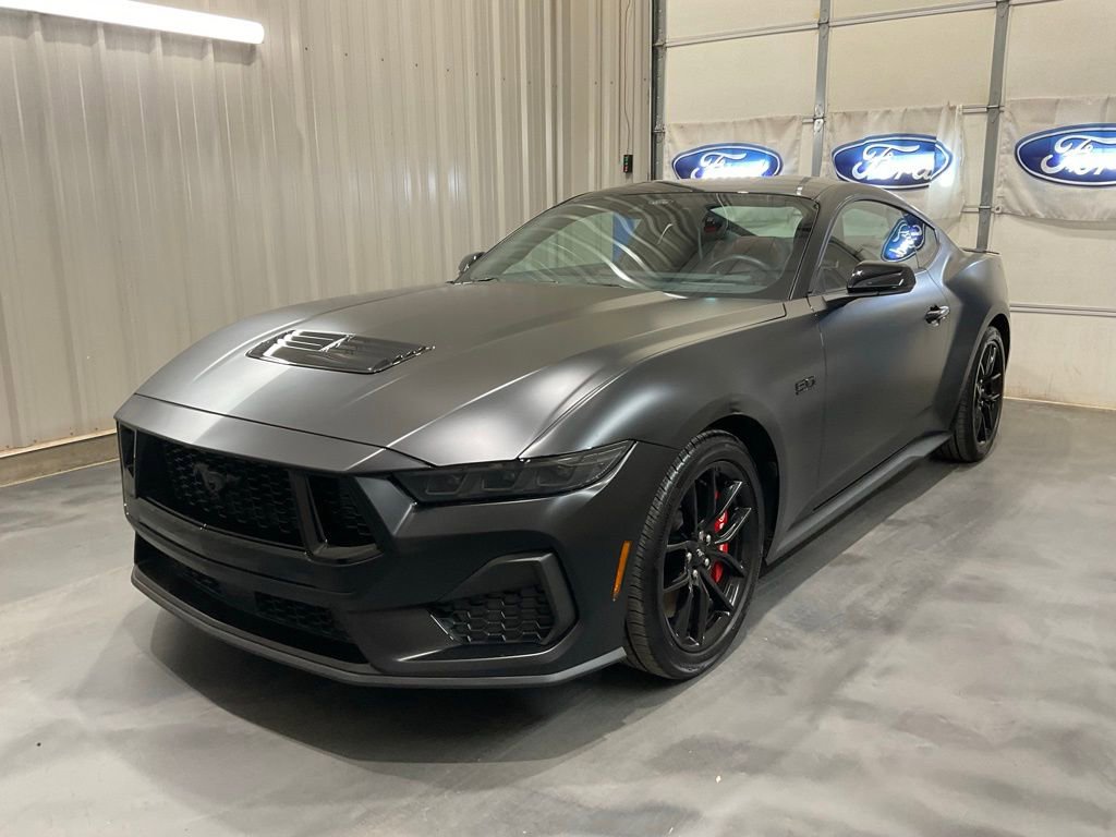 Used 2025 Ford Mustang GT Premium image 3