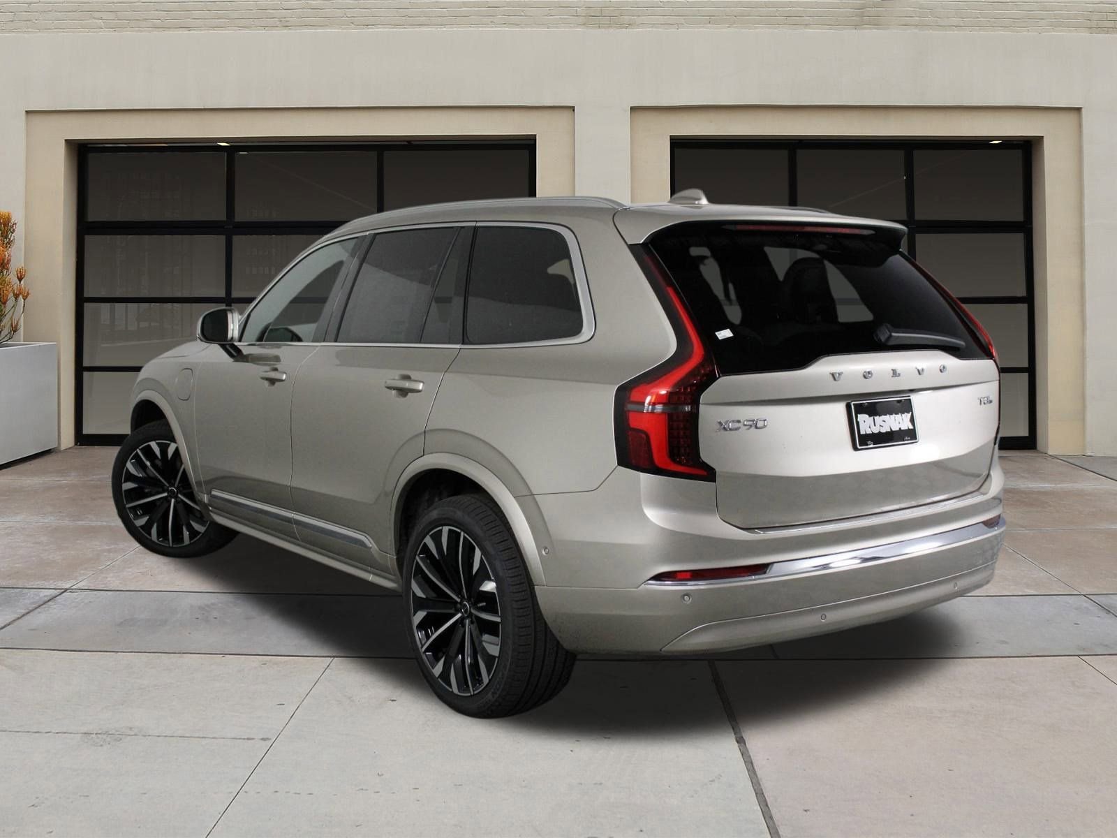 New 2026 Volvo XC90 T8 Plus w/ Protection Package Premier image 3