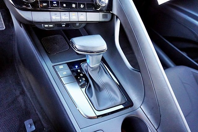 Certified 2025 Hyundai Elantra Sport image 29