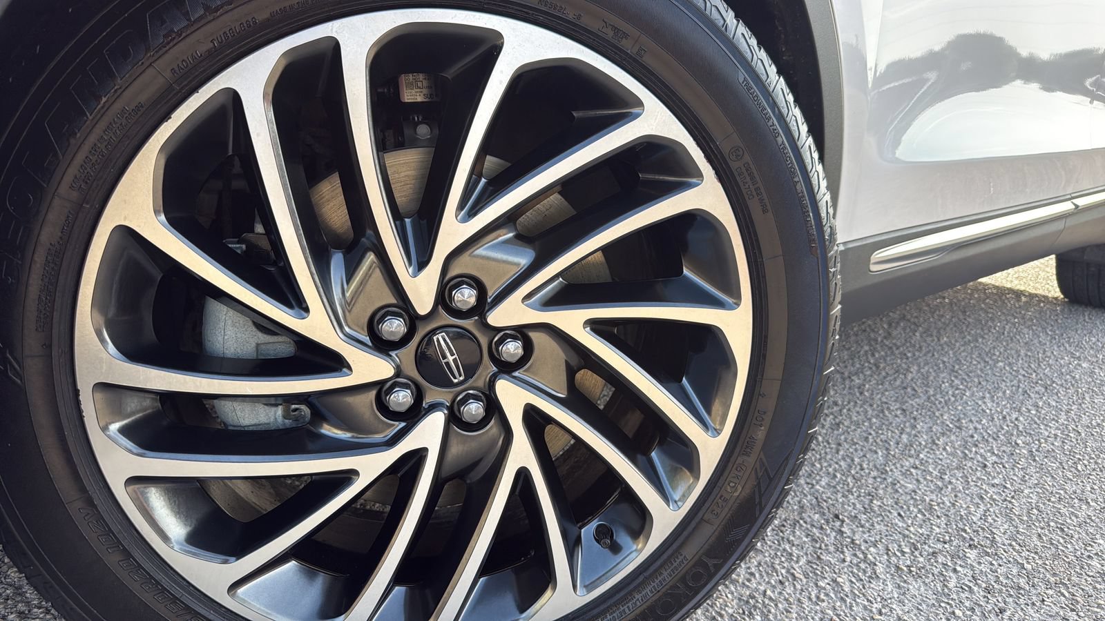 Used 2019 Lincoln Nautilus Reserve w/ Cargo Utility Package FWD image 29