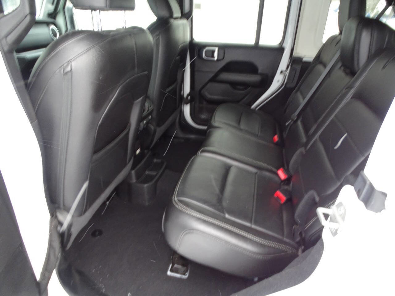 Used 2021 Jeep Wrangler Unlimited Sahara AWD/4WD image 34