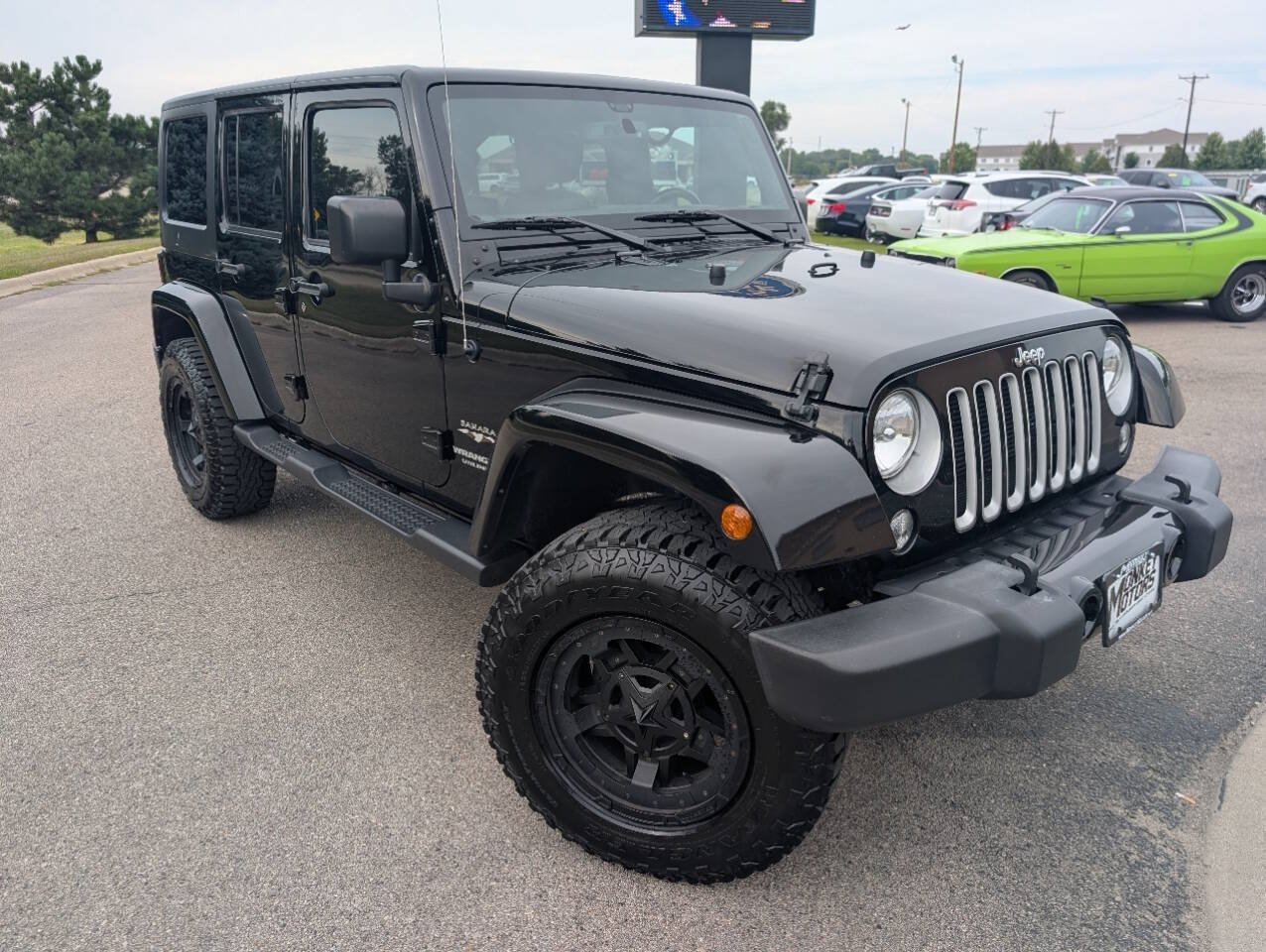 Used 2016 Jeep Wrangler Unlimited Sahara w/ Connectivity Group AWD/4WD image 3