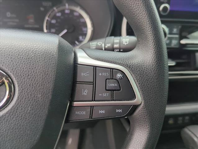 Used 2023 Toyota Highlander L AWD/4WD image 16