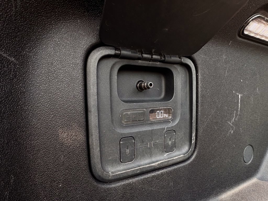 Used 2023 Rivian R1T Adventure AWD/4WD image 8