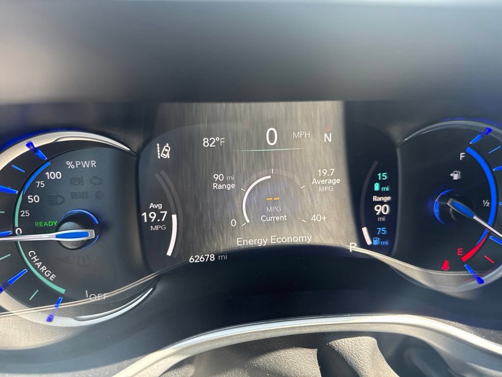 Used 2024 Chrysler Pacifica Limited FWD image 24