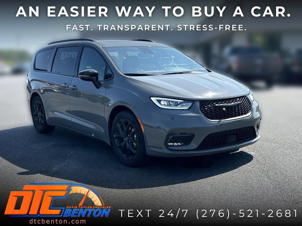 Used 2025 Chrysler Pacifica Limited FWD image 1