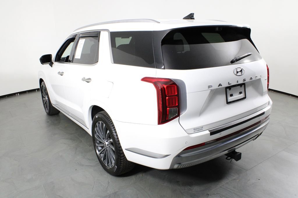 Used 2023 Hyundai Palisade Calligraphy image 3