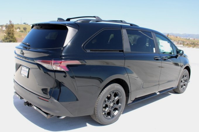 New 2026 Toyota Sienna XLE Woodland Edition AWD/4WD image 3