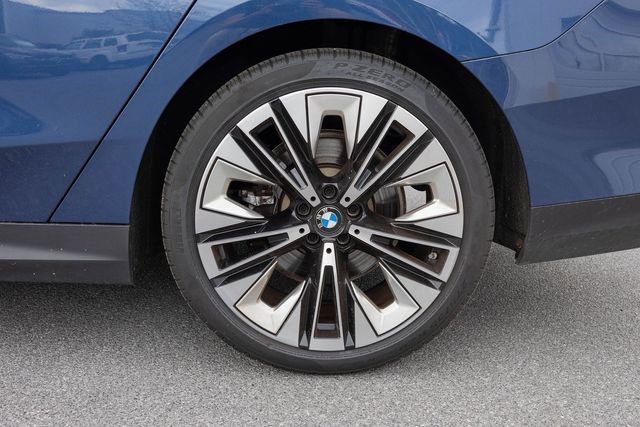 Certified 2024 BMW 530i xDrive w/ Premium Package image 6