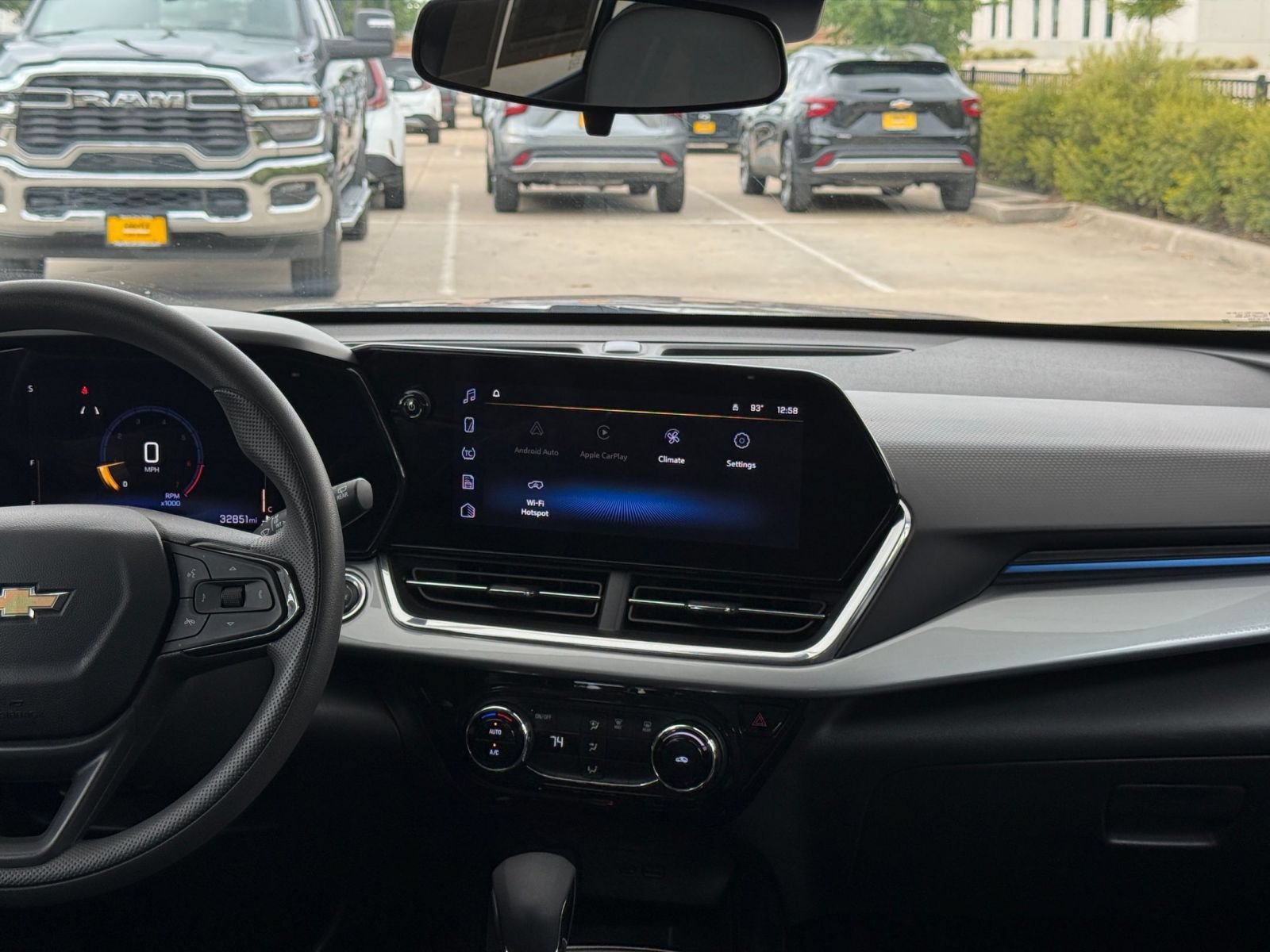 Used 2025 Chevrolet Trax LT FWD image 17