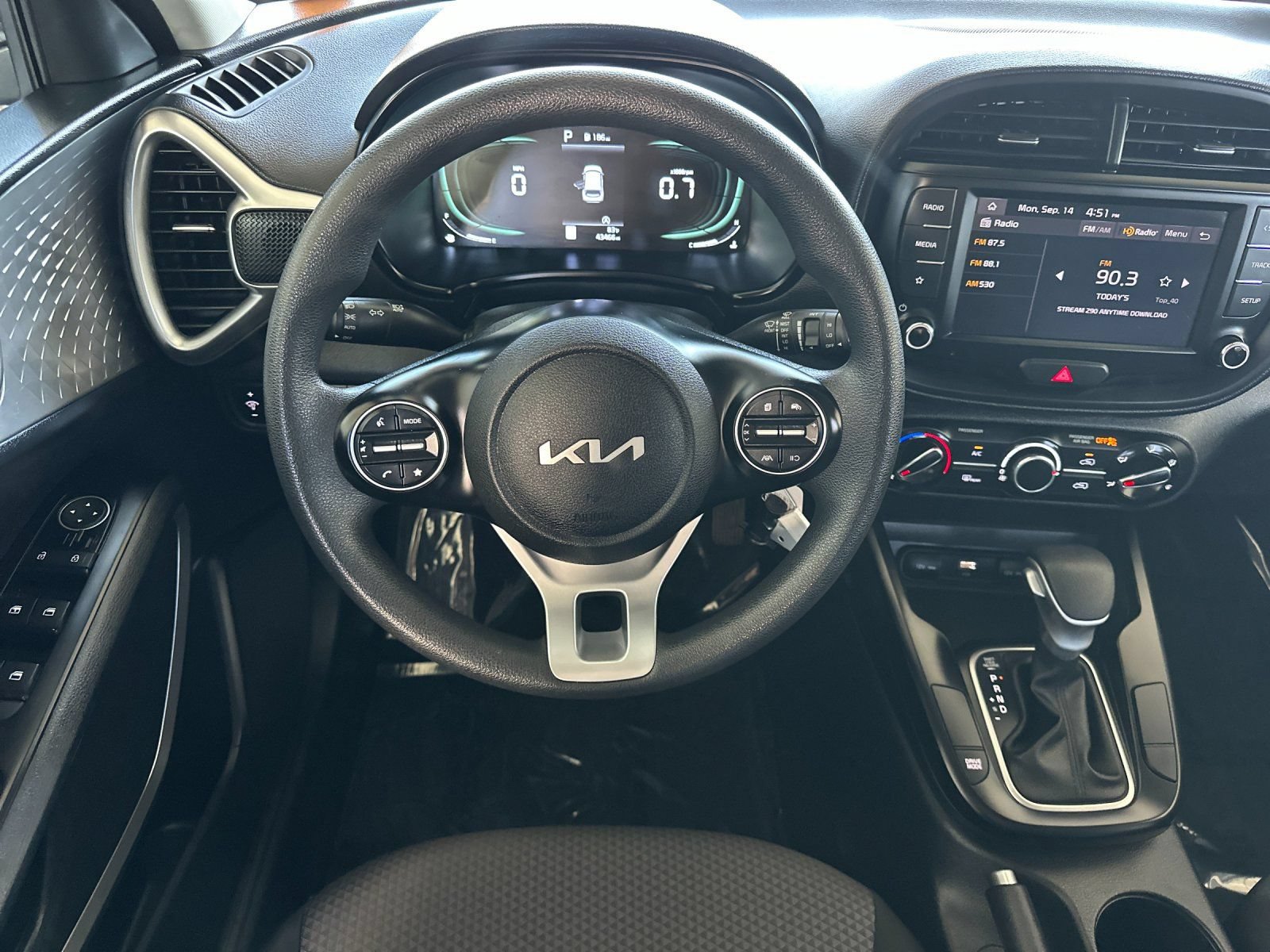 Used 2024 Kia Soul LX w/ Option Group 015 FWD image 13