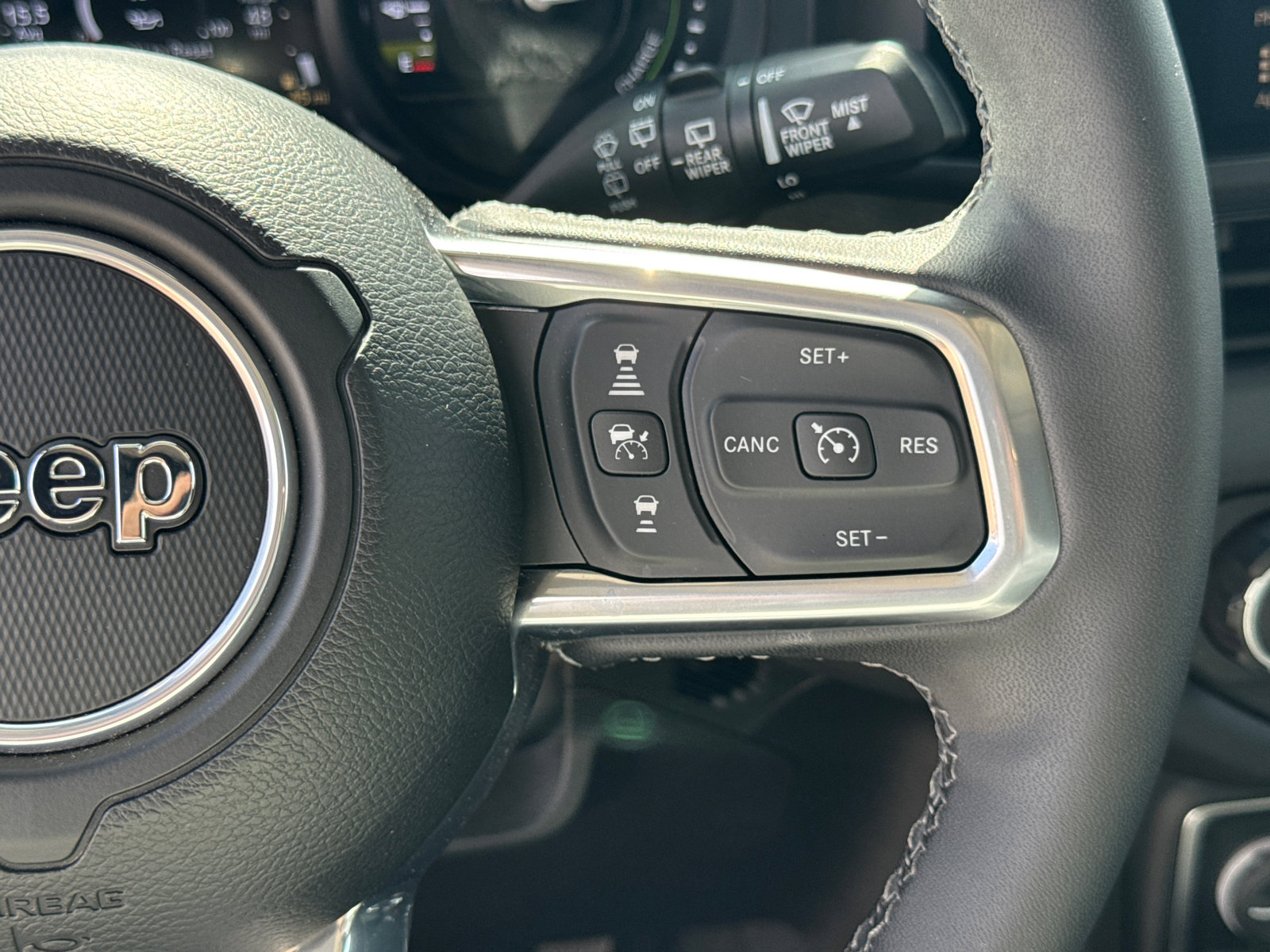 Used 2025 Jeep Wrangler Sahara image 24