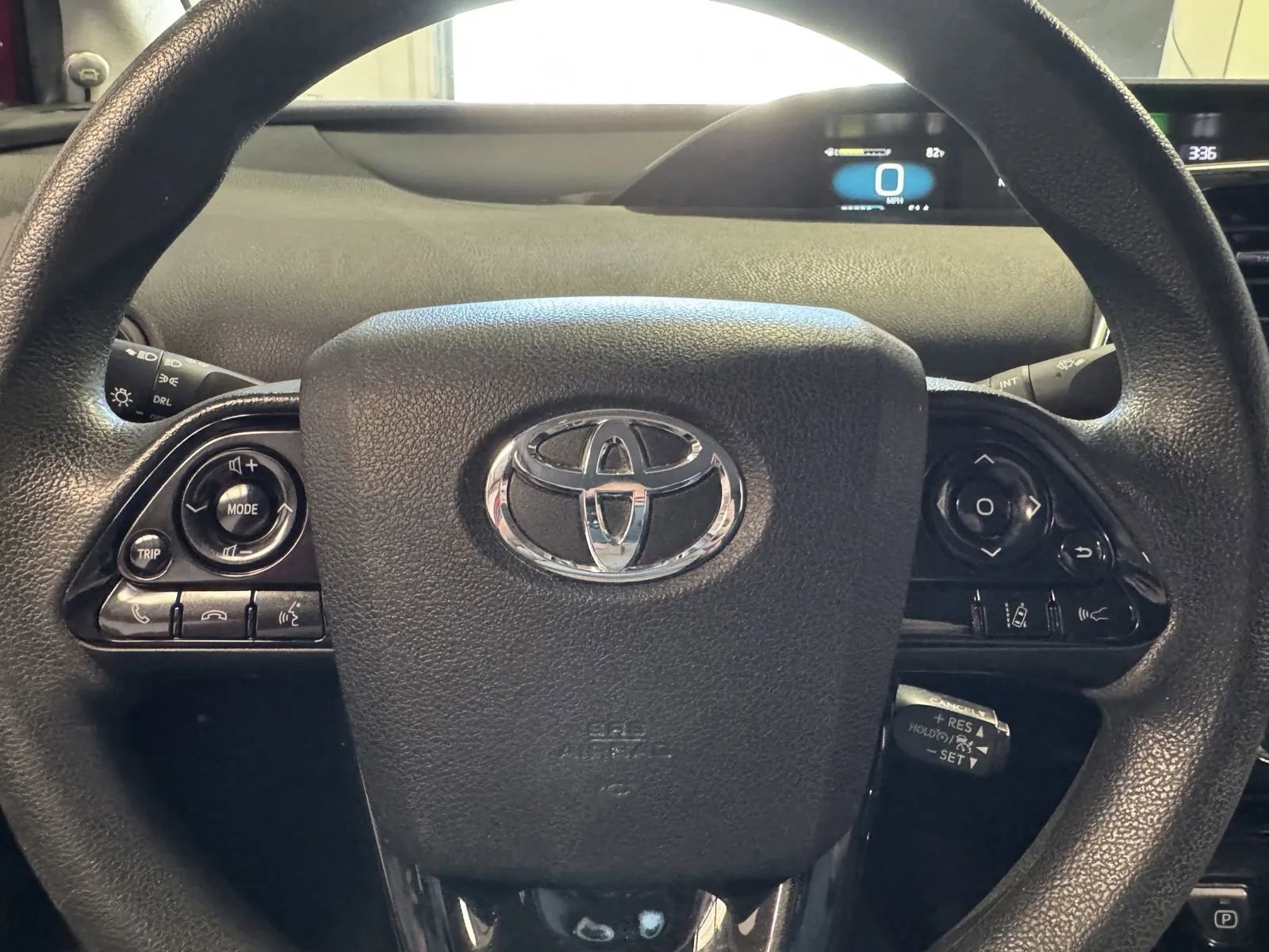 Used 2022 Toyota Prius L Eco FWD image 17