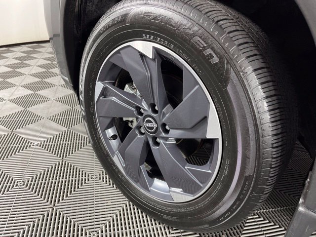 Certified 2026 Nissan Rogue SV FWD image 13