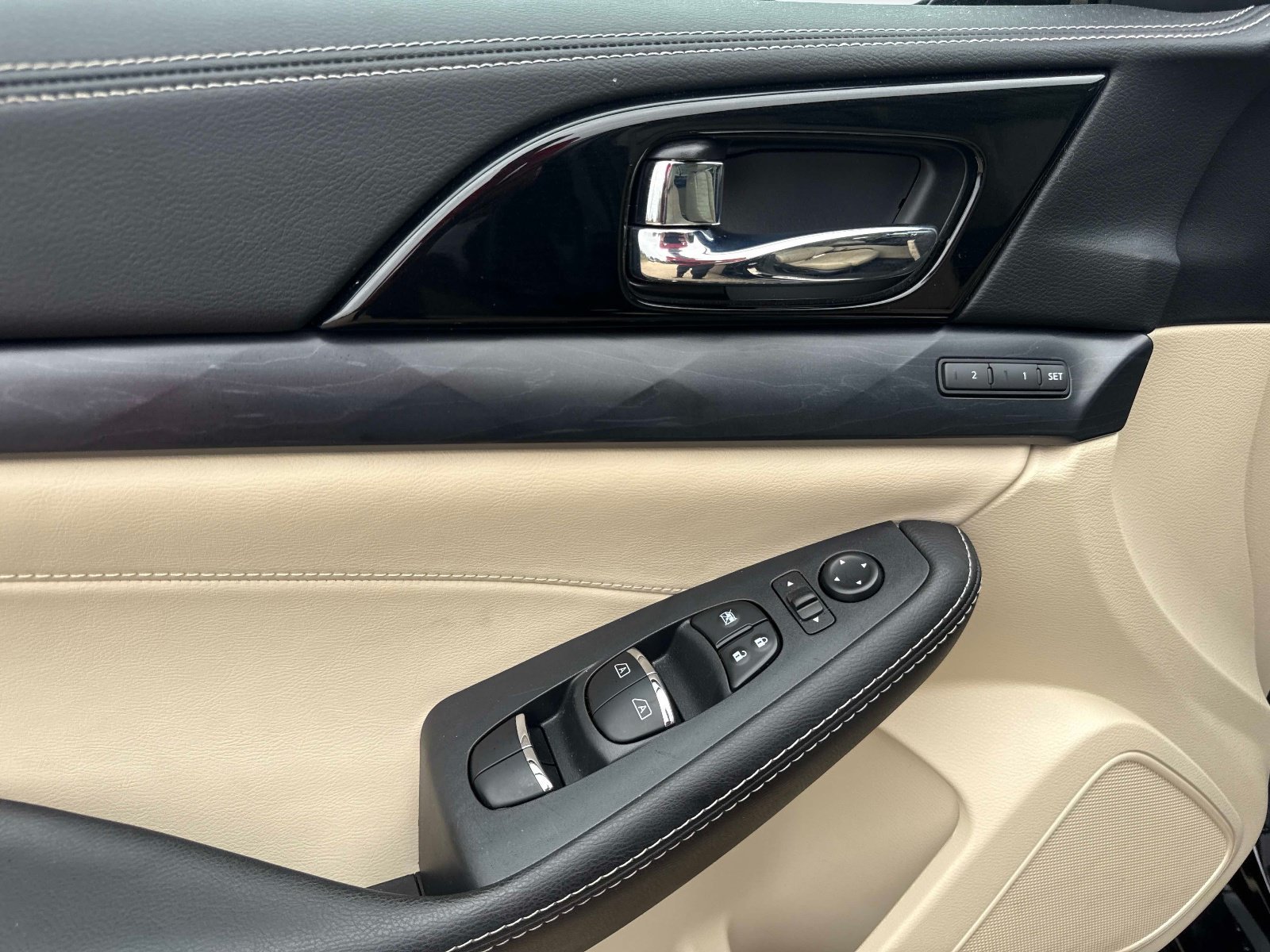 Used 2023 Nissan Maxima Platinum w/ Sport Mat Group FWD image 15