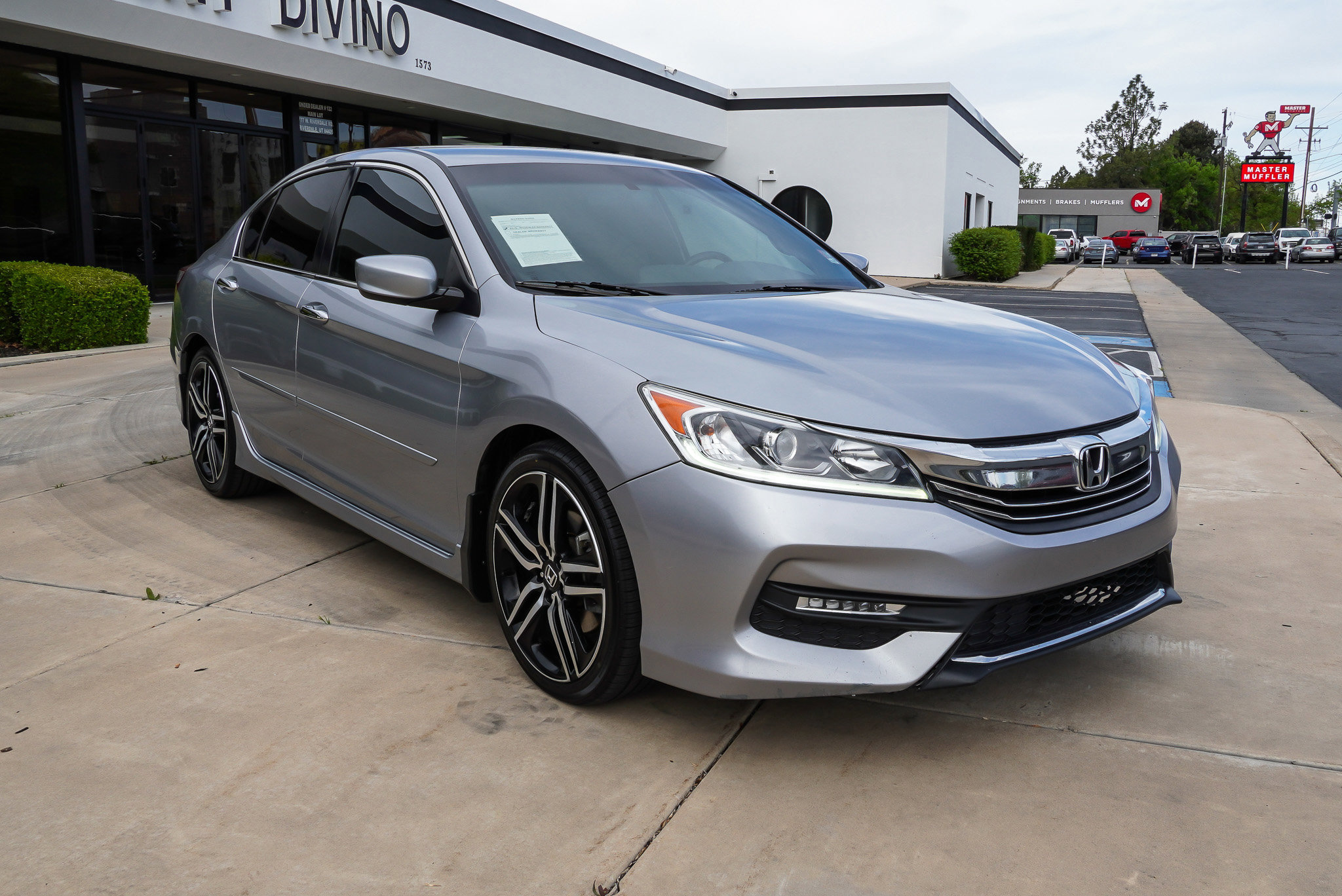Used 2017 Honda Accord Sport image 2