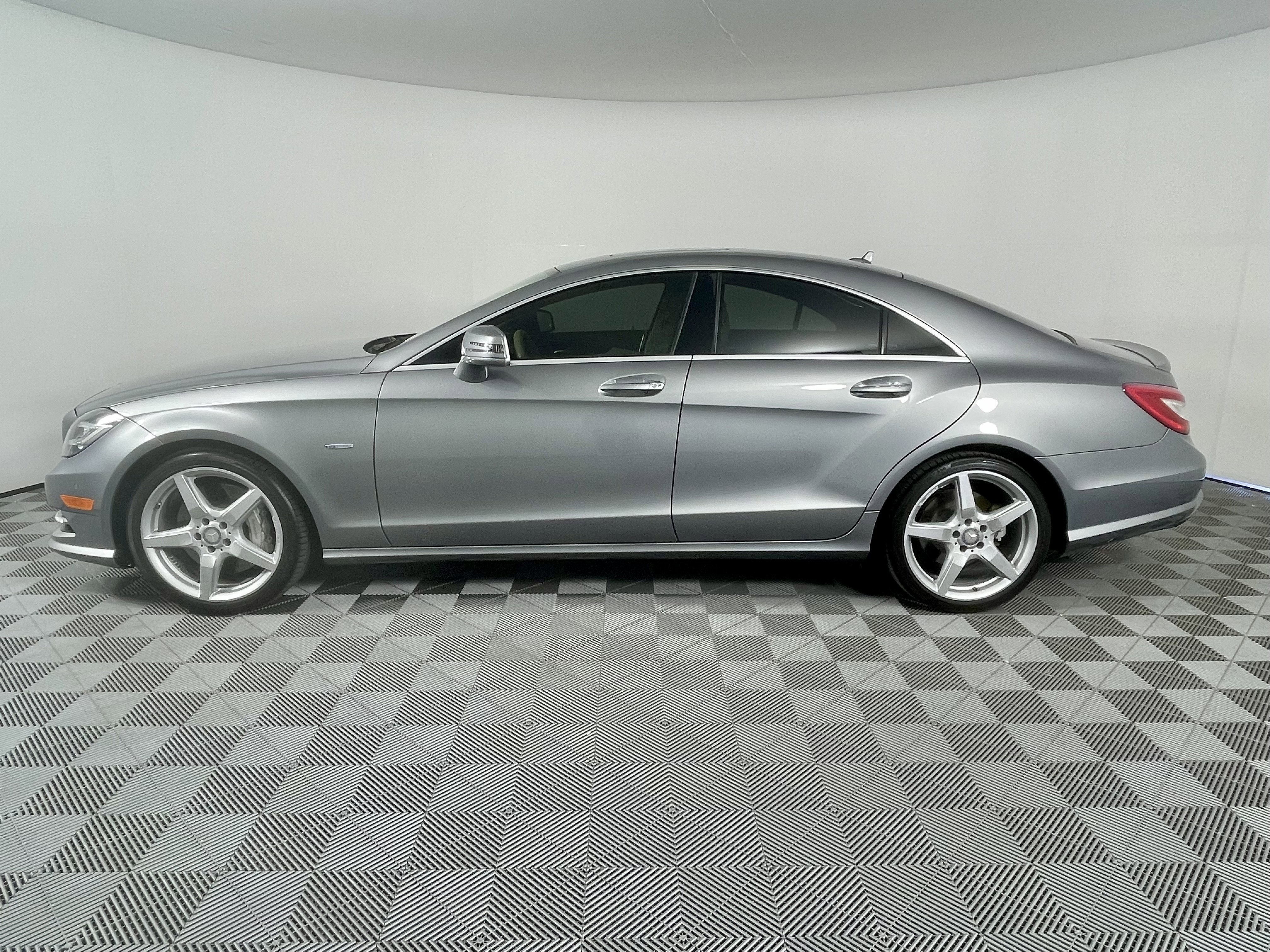 Used 2012 Mercedes-Benz CLS 550 image 2