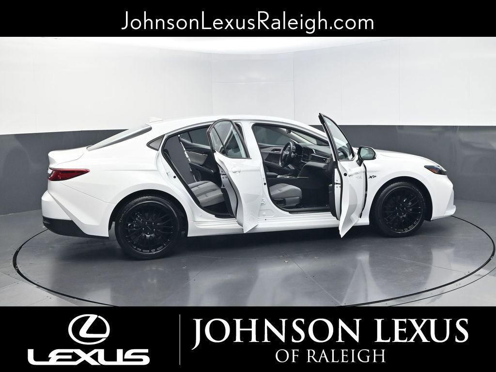 Used 2026 Toyota Camry LE image 32