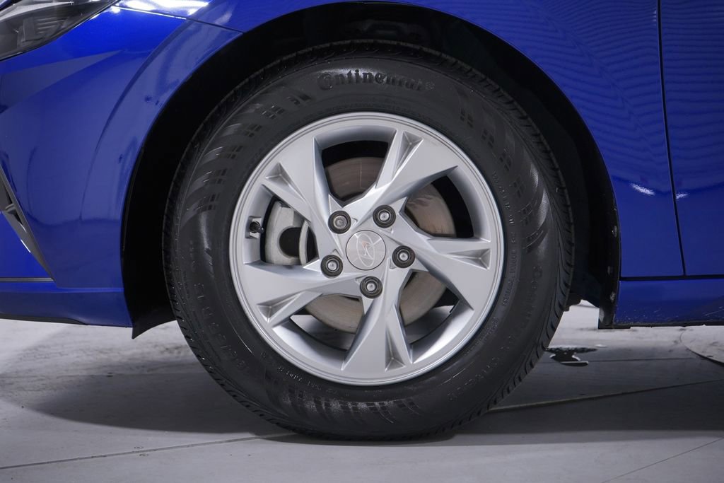 Used 2023 Hyundai Elantra SE w/ Cargo Package image 2