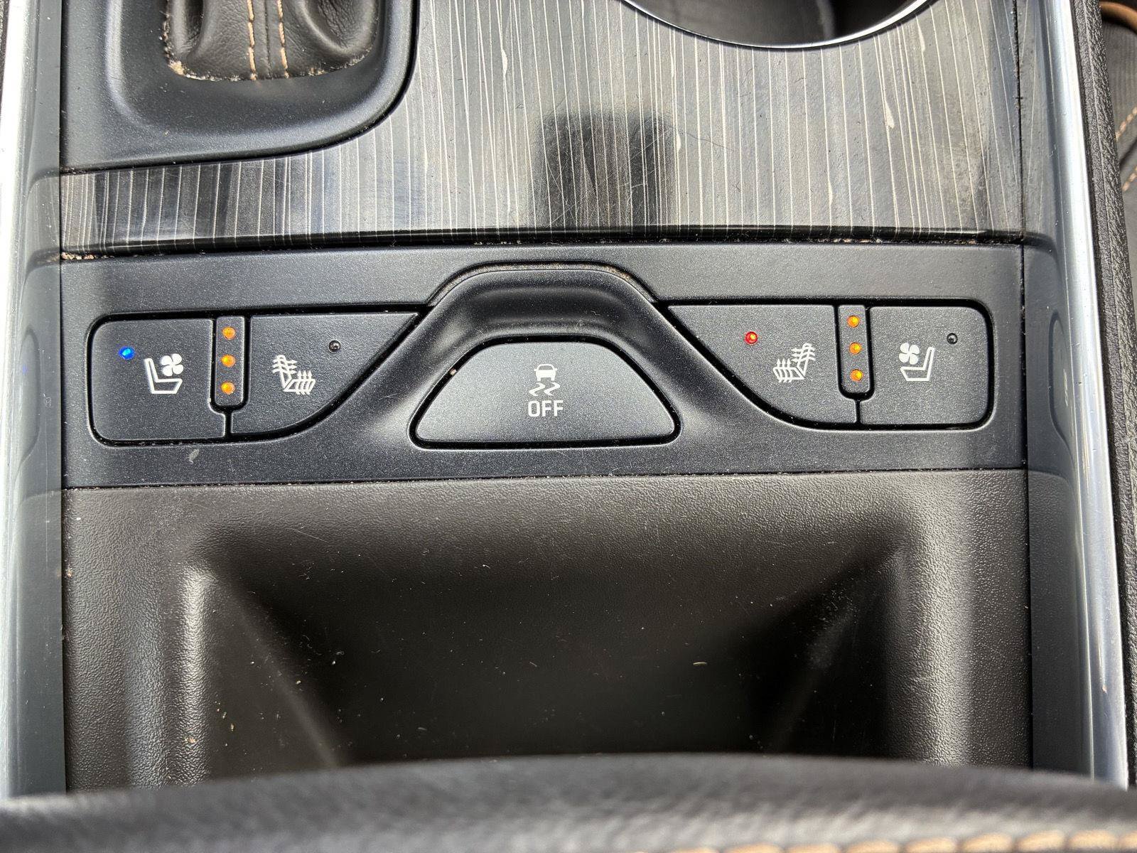 Used 2016 Chevrolet Impala LTZ w/ Enhanced Convenience Package FWD image 31