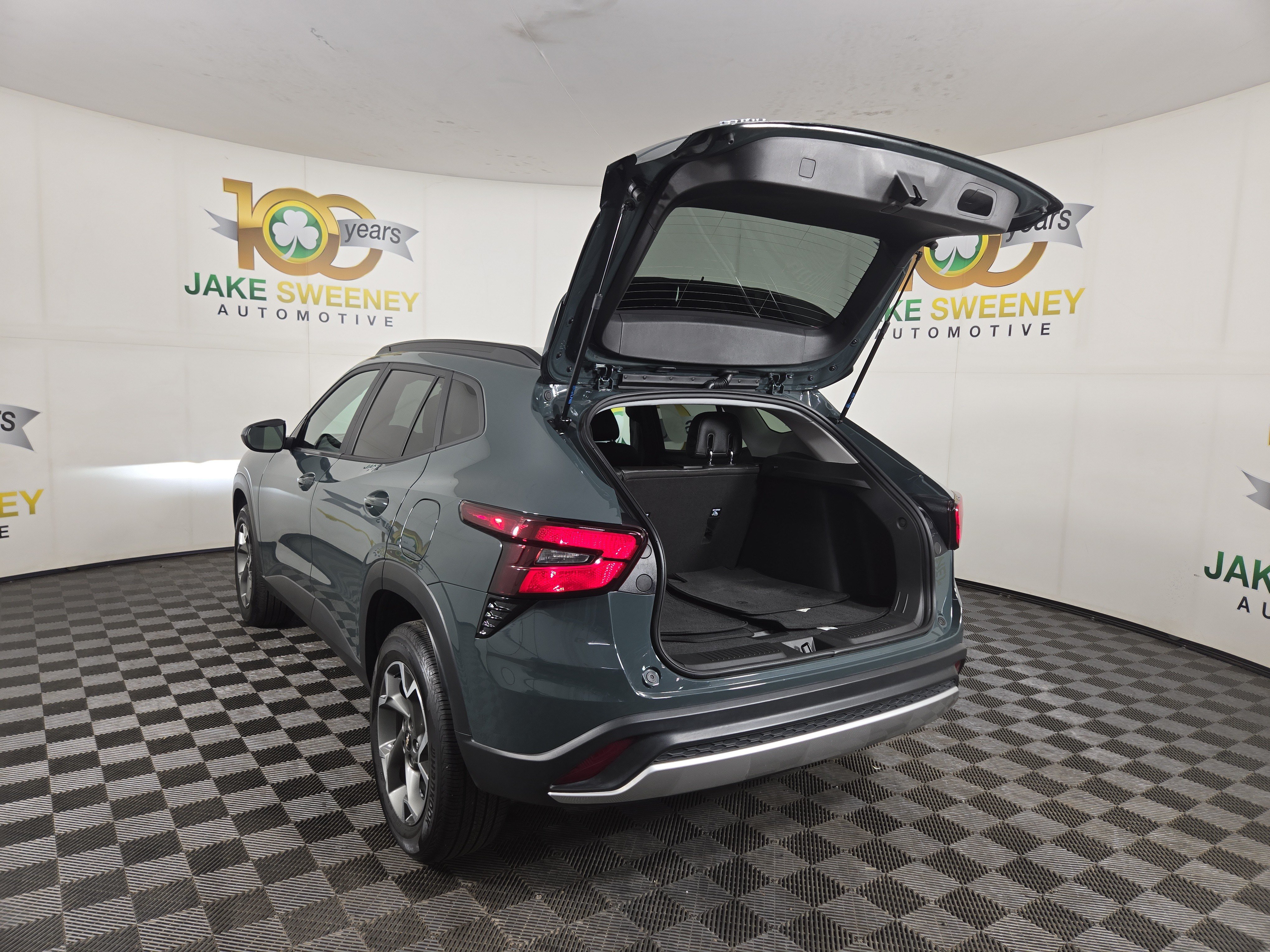 Certified 2025 Chevrolet Trax LT FWD image 30