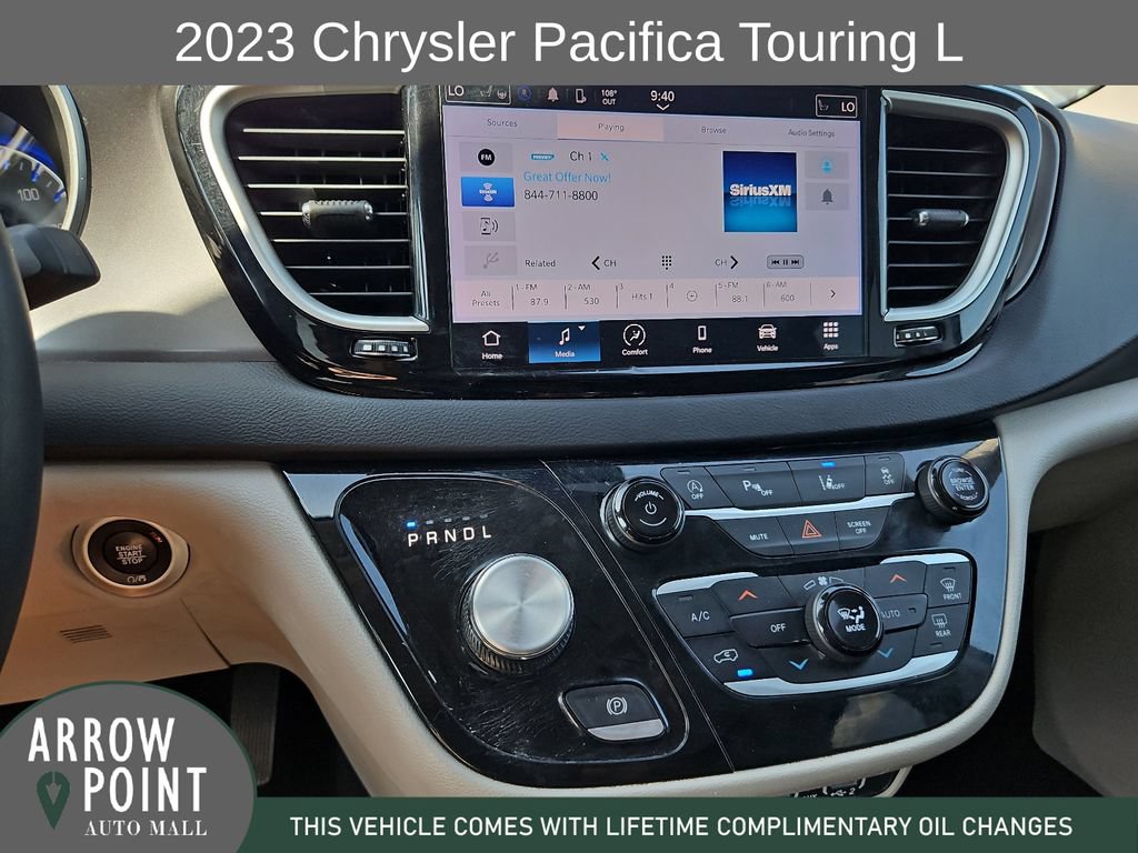 Used 2023 Chrysler Pacifica Touring-L FWD image 25