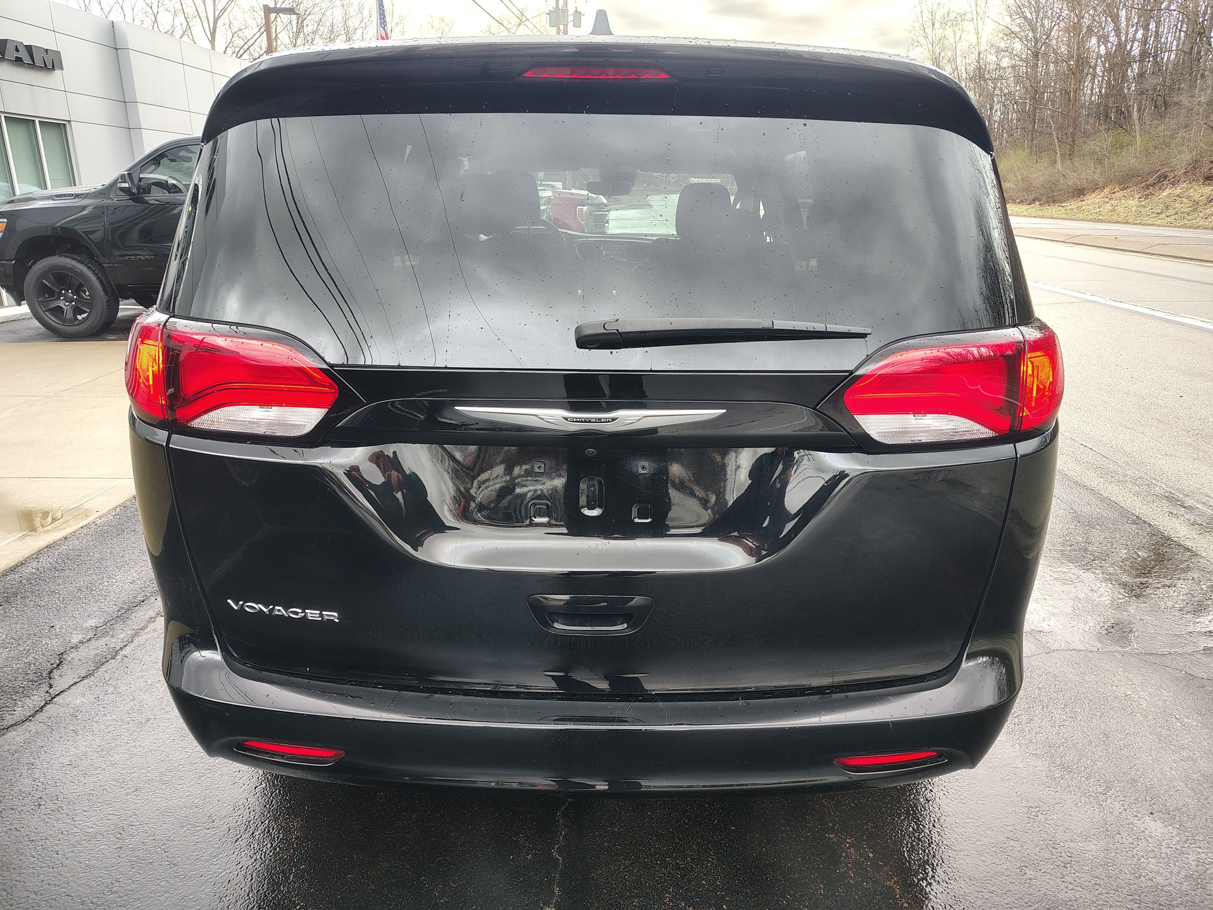 Certified 2024 Chrysler Voyager LX FWD image 8