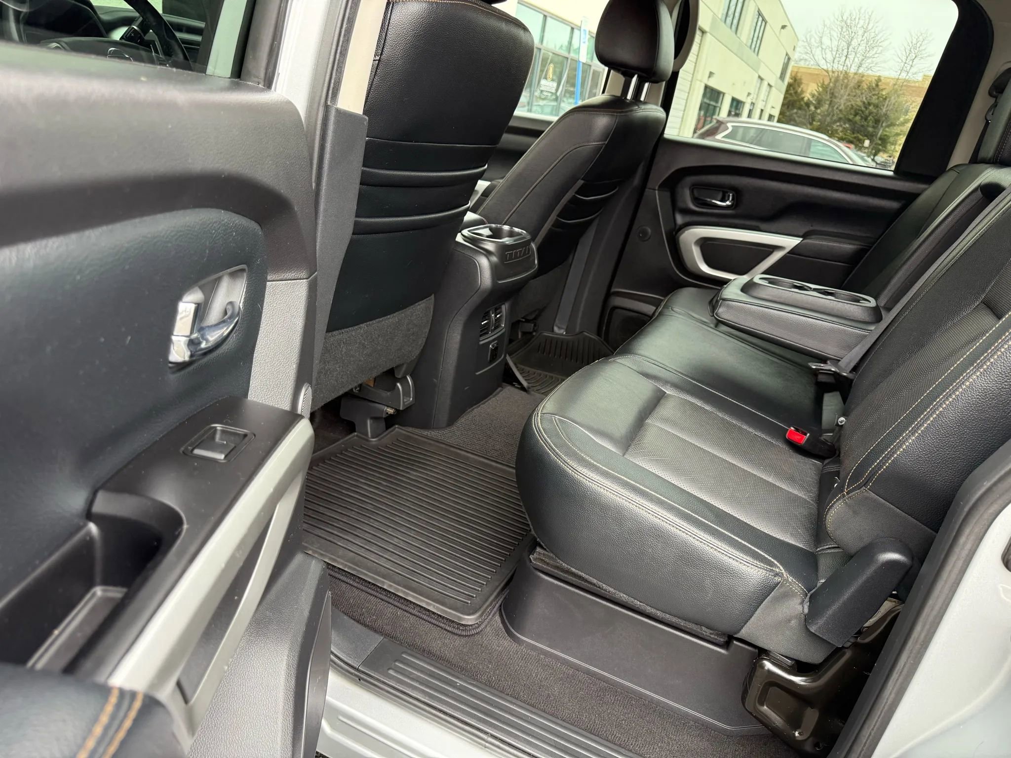 Used 2017 Nissan Titan SL image 24