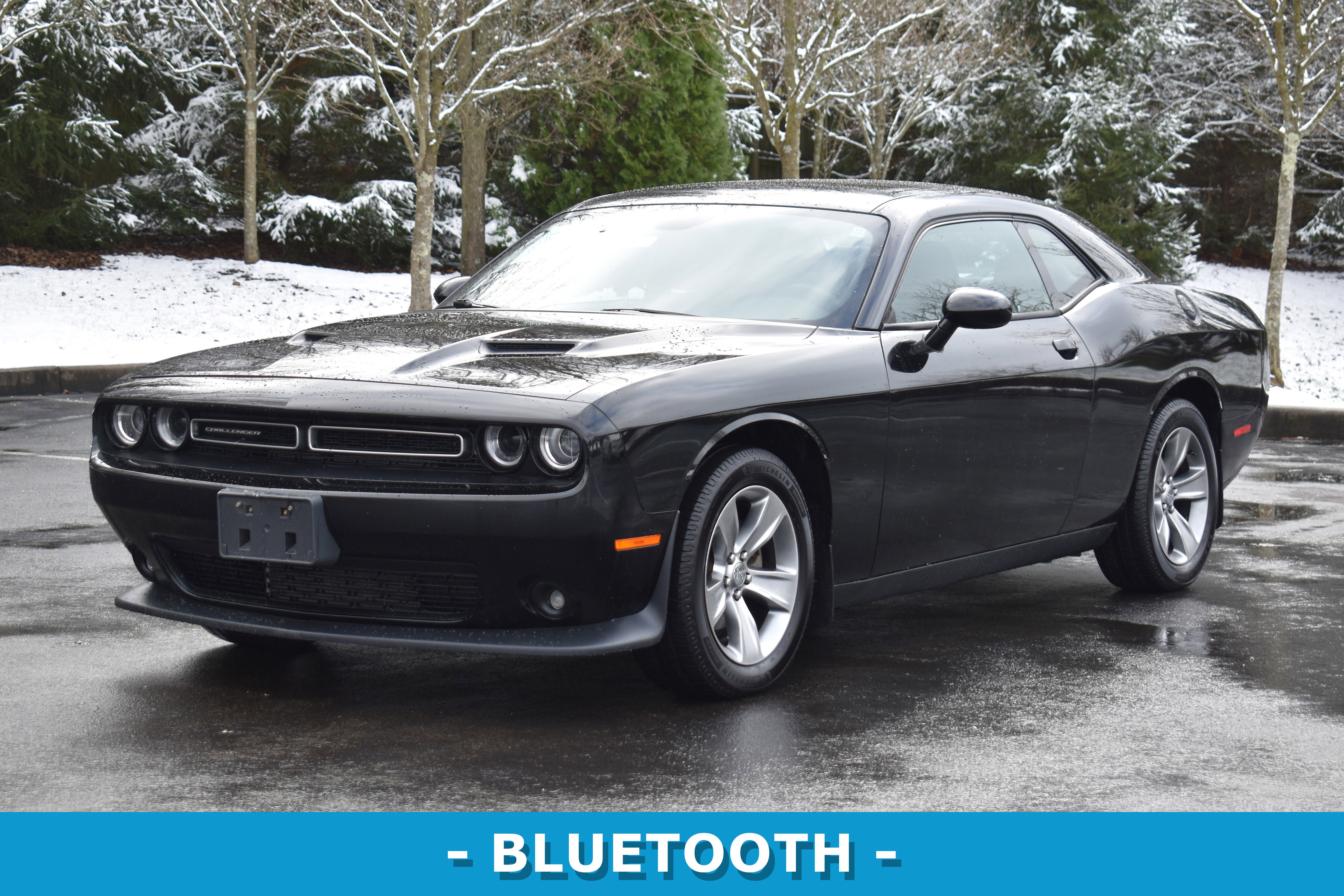 Used 2015 Dodge Challenger SXT image 3