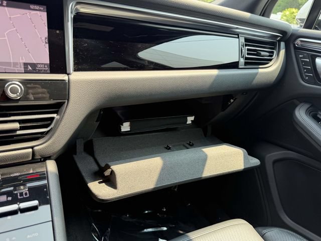 Certified 2023 Porsche Macan S AWD/4WD image 29