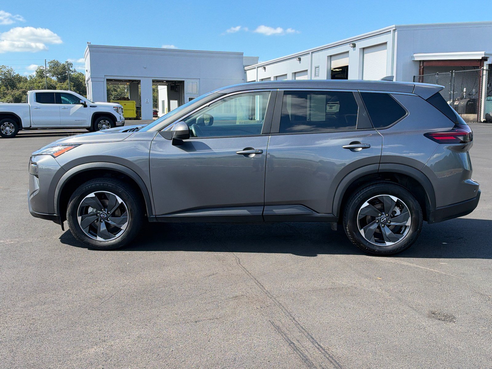 Used 2024 Nissan Rogue SV AWD/4WD image 8
