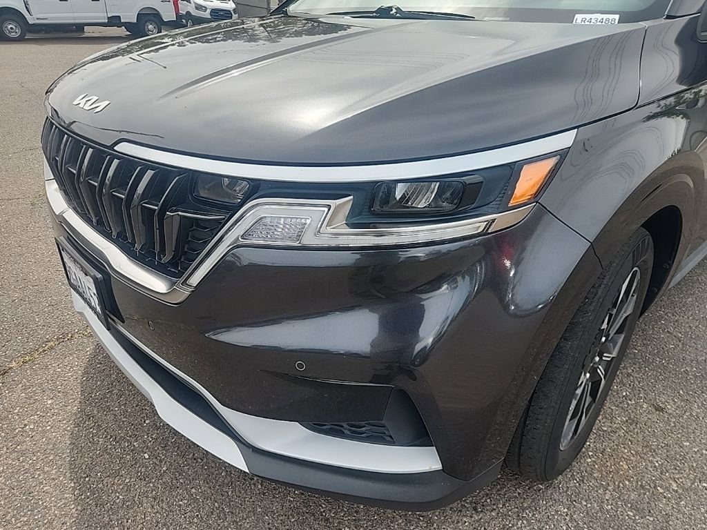 Used 2023 Kia Carnival EX image 5