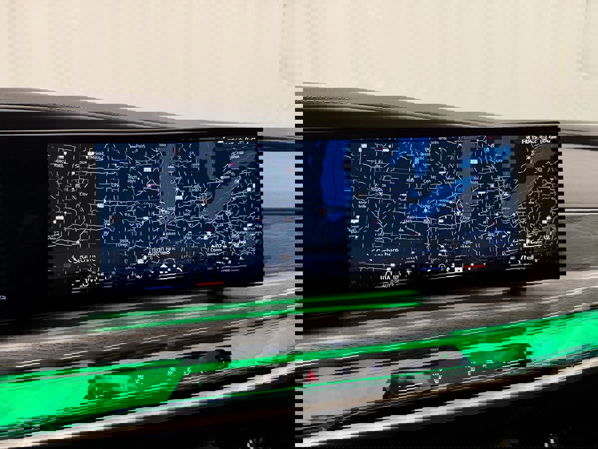 Used 2024 BMW 740i xDrive image 34