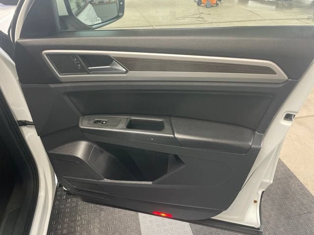 Used 2018 Volkswagen Atlas SE AWD/4WD image 3