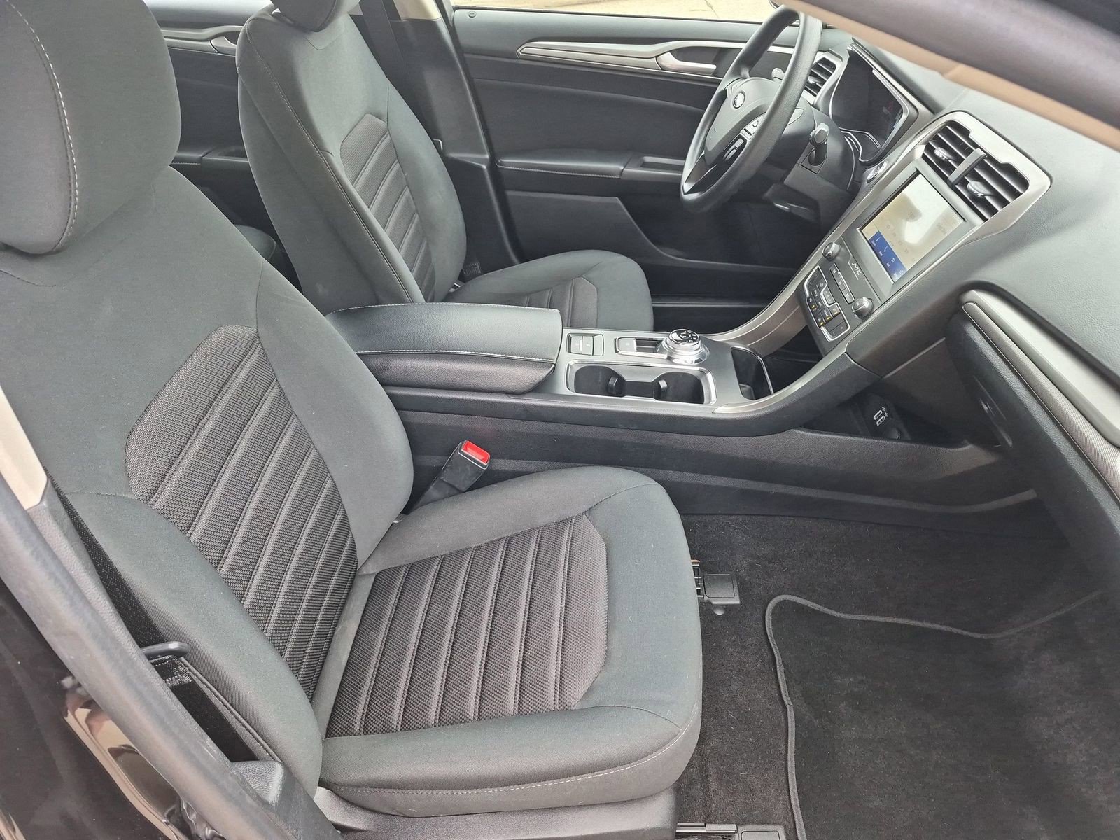 Used 2020 Ford Fusion SE FWD image 33