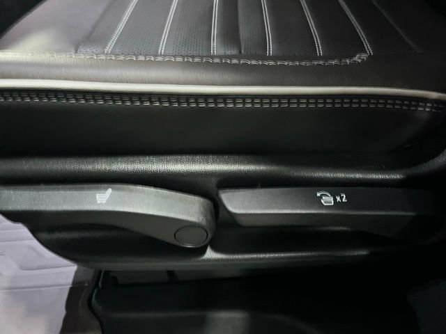 Used 2025 GMC Yukon Denali Ultimate w/ LPO, Floor Liner Package AWD/4WD image 15