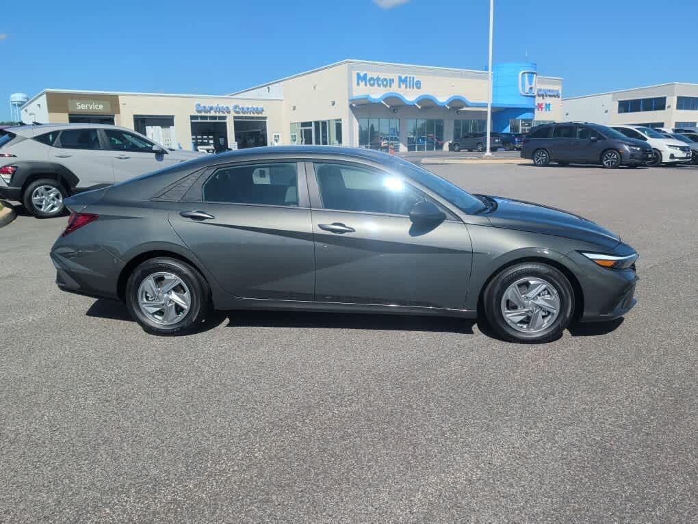 New 2026 Hyundai Elantra SE FWD image 13