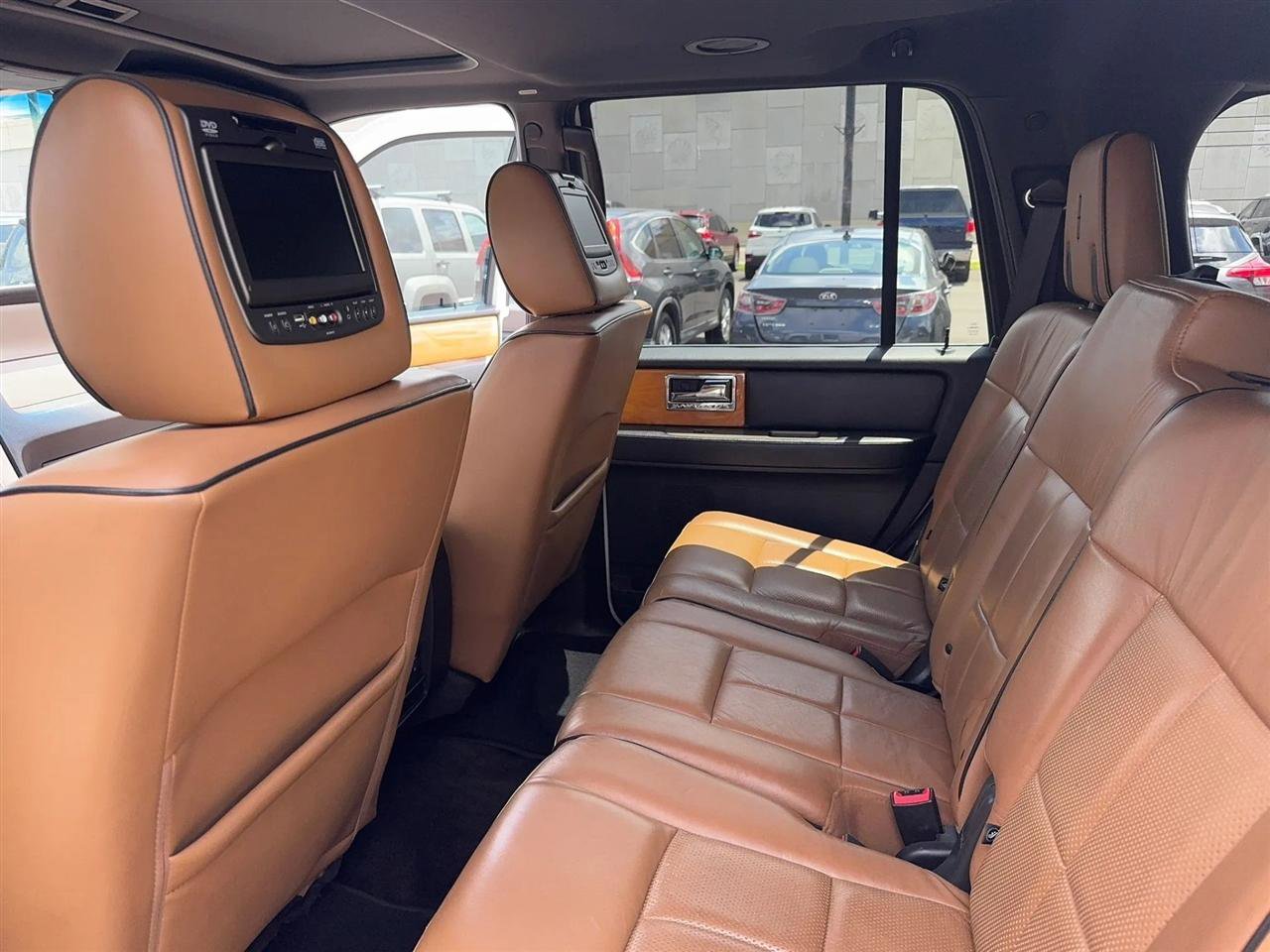 Used 2014 Lincoln Navigator 4WD w/ Equipment Group 101A image 23
