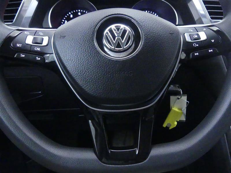 Used 2018 Volkswagen Tiguan S image 16