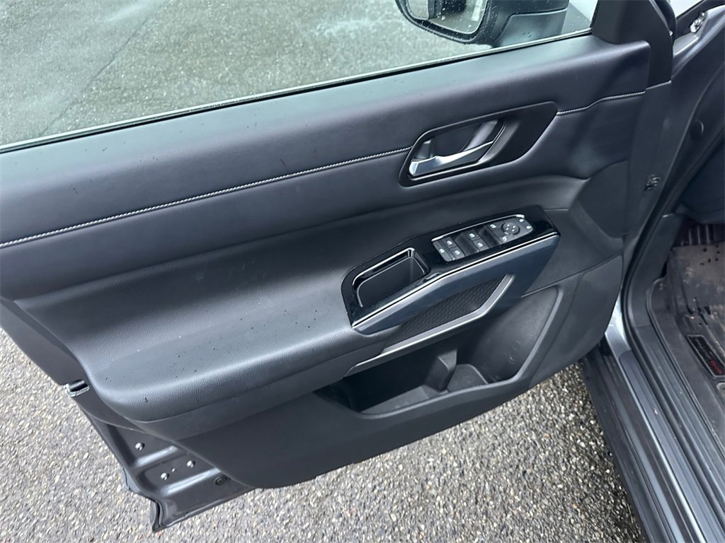 Used 2023 Nissan Pathfinder SL image 11